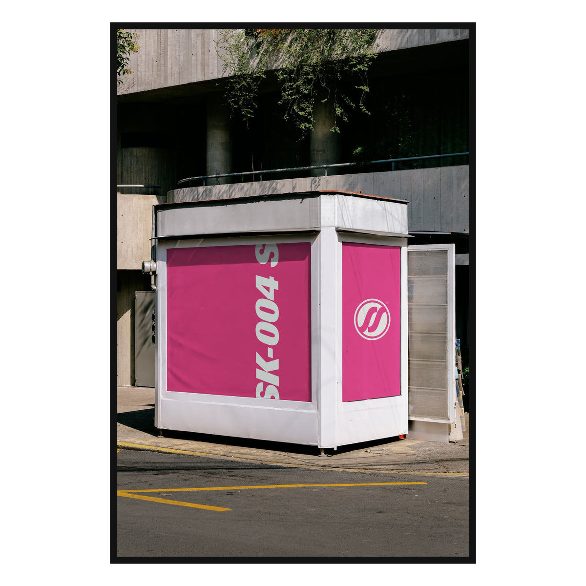 Street Kiosk Mockup 002